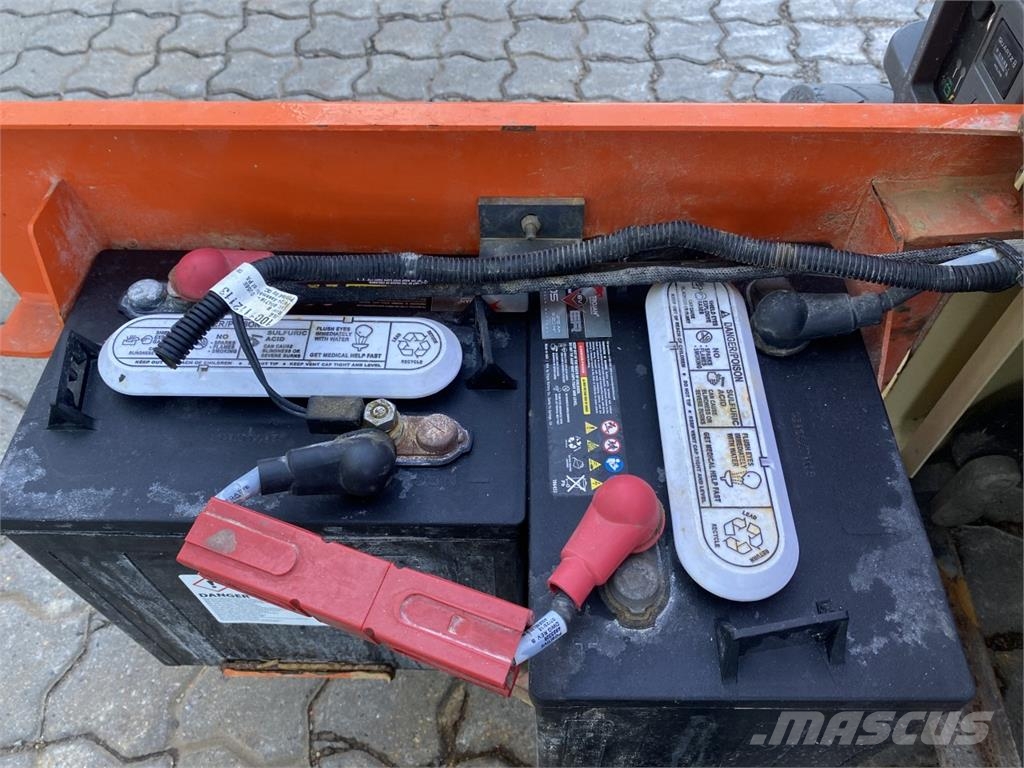 JLG 1230ES Vertikálne stĺpové výťahy