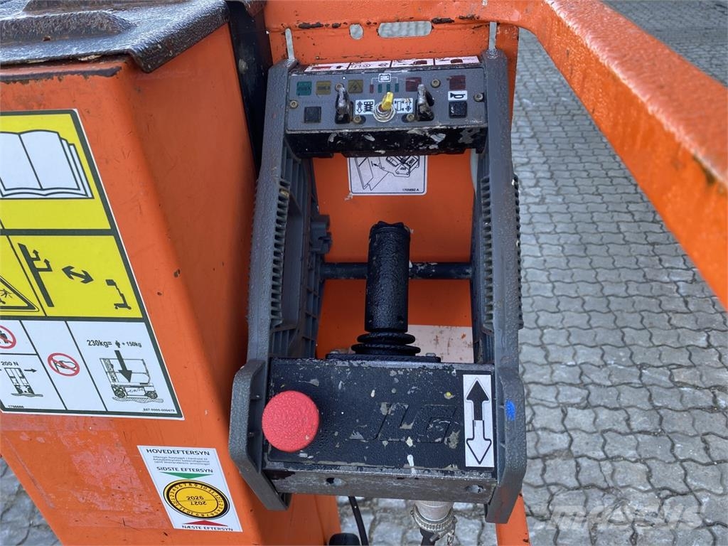 JLG 1230ES Vertikálne stĺpové výťahy