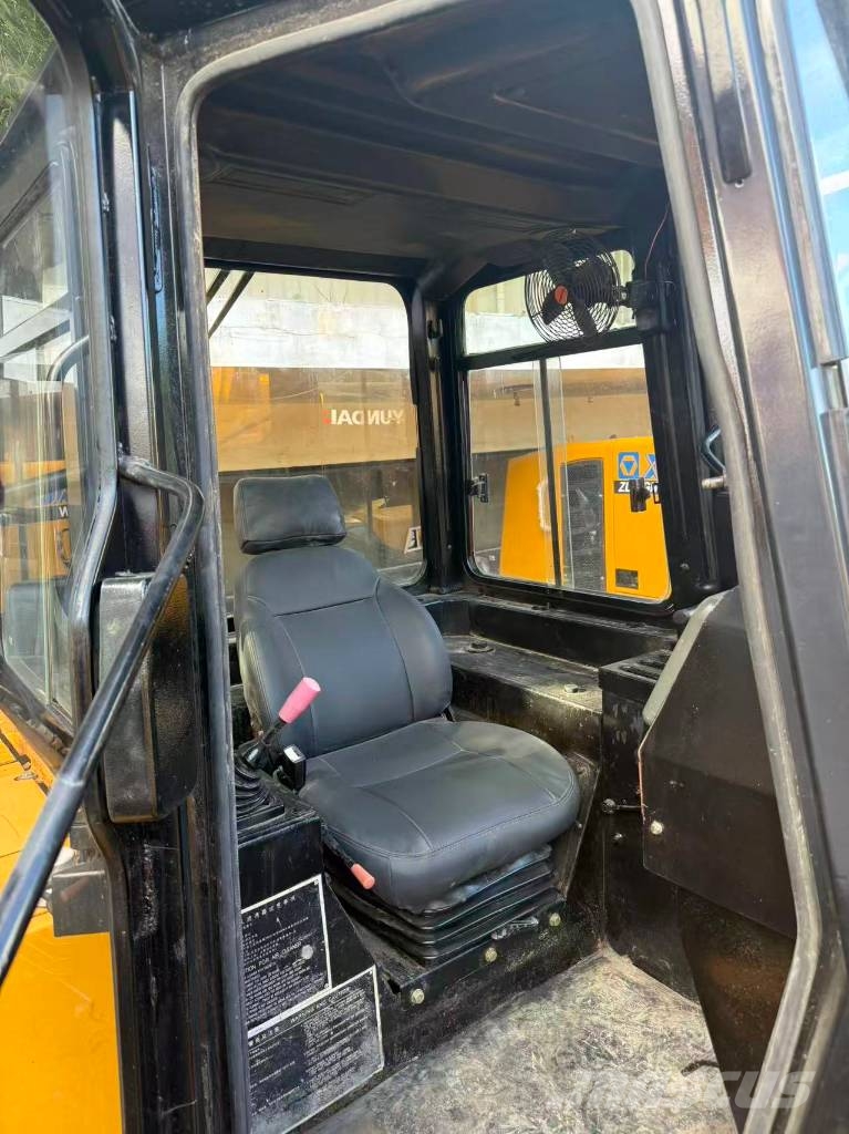 CAT D7G Kāpurķēžu buldozeri