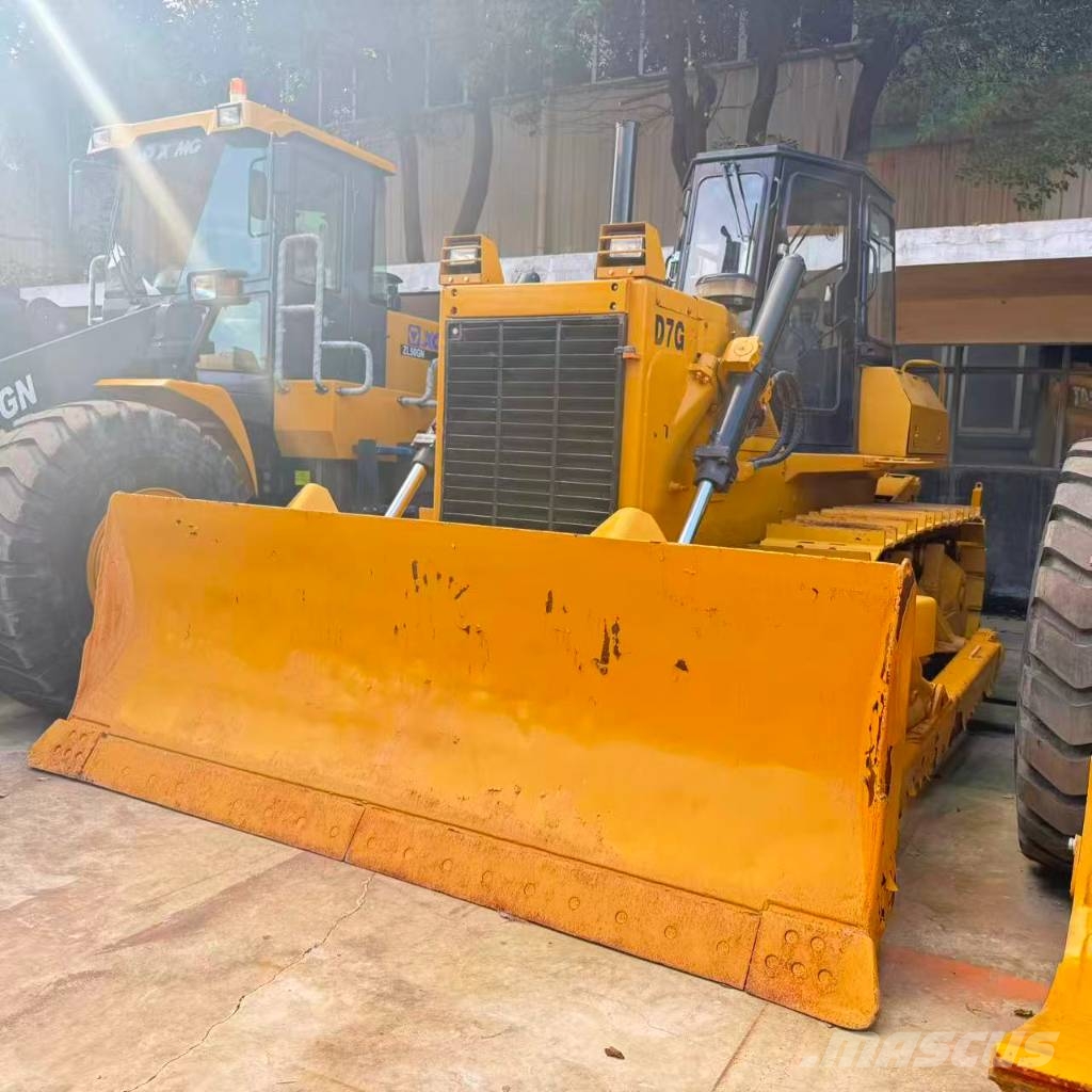 CAT D7G Kāpurķēžu buldozeri