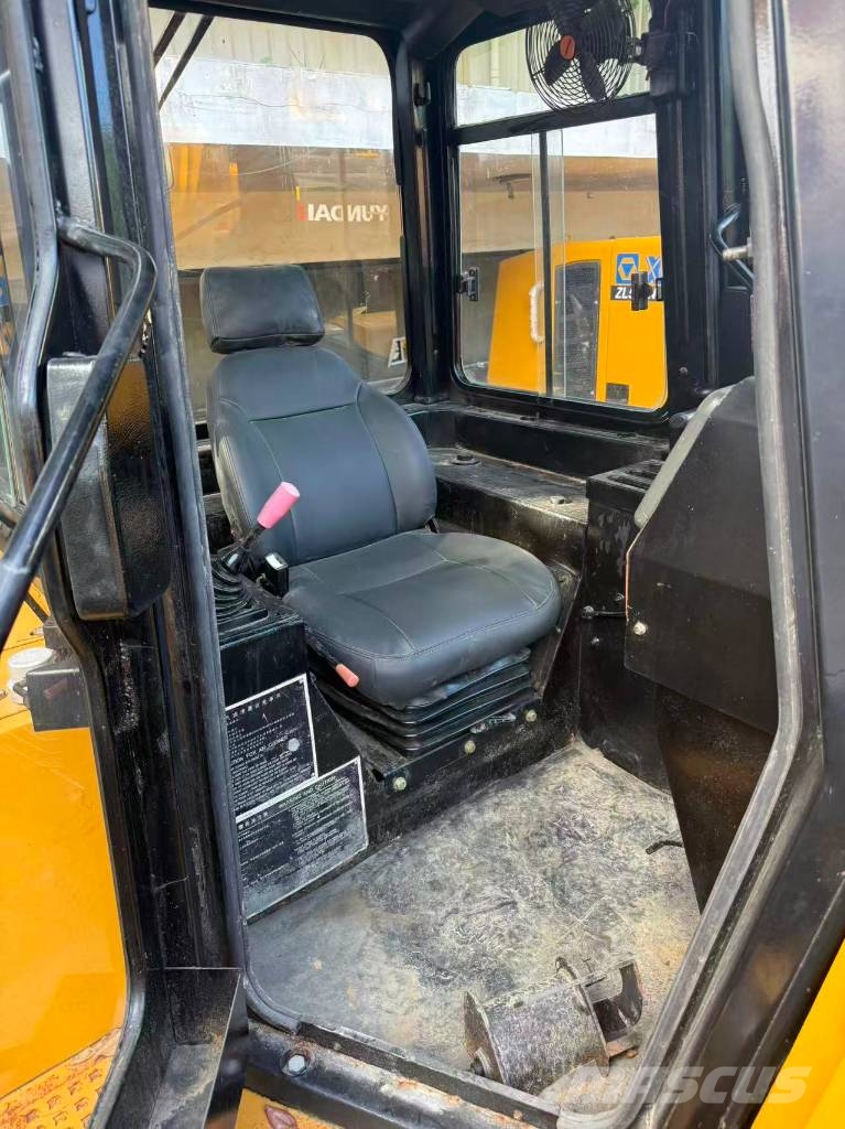 CAT D7G Kāpurķēžu buldozeri