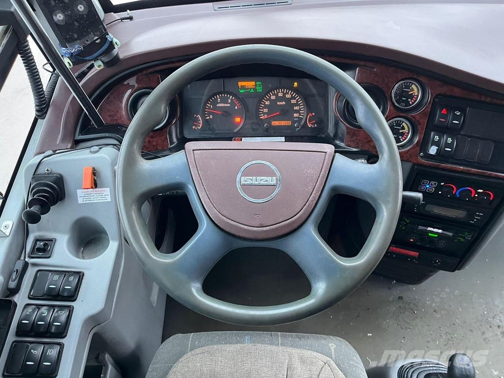 Isuzu Turquoise 36 SEATS / AC Medzimestské autobusy