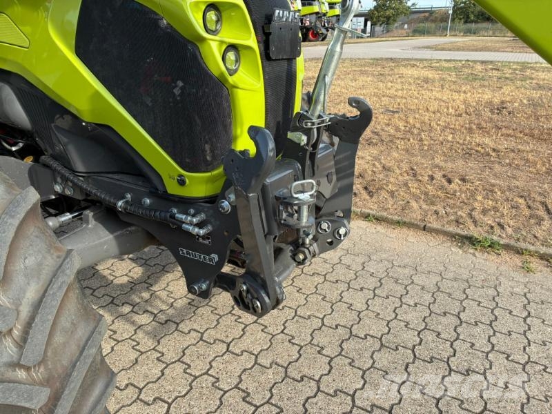 CLAAS AXOS 240 Tractoren