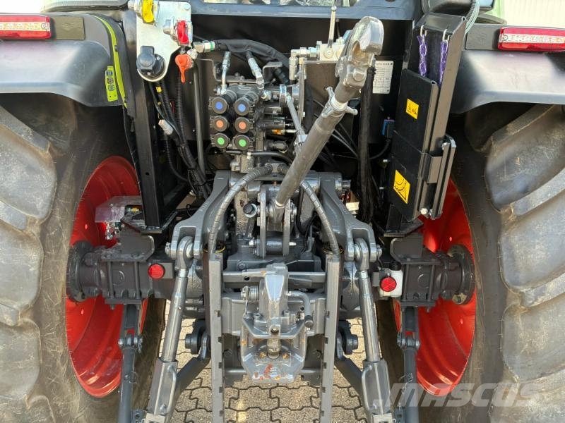 CLAAS AXOS 240 Tractoren