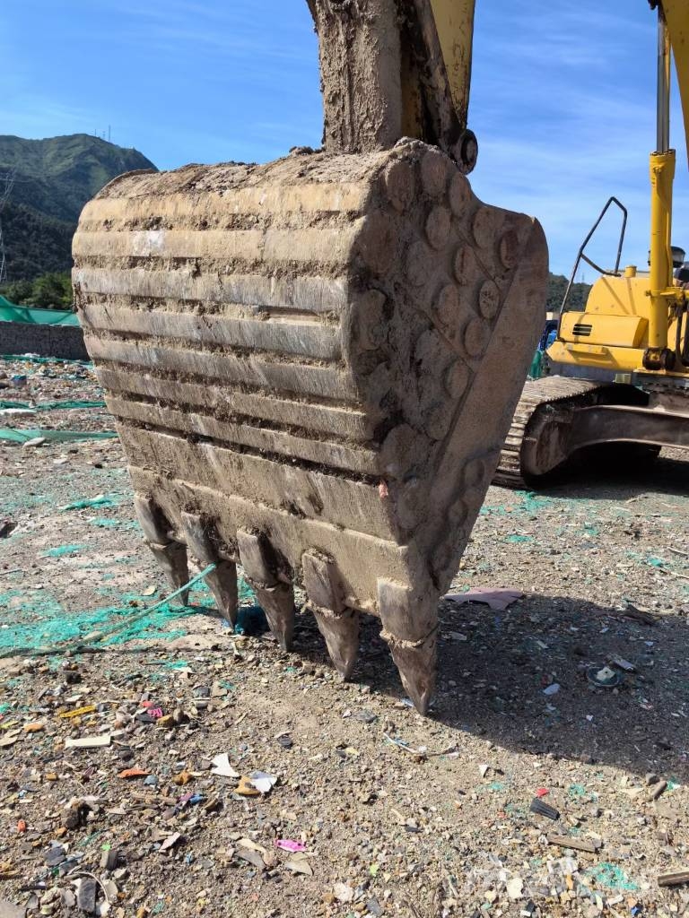 Komatsu PC360-7 - 28th Anniversary Promotion Price Radlader