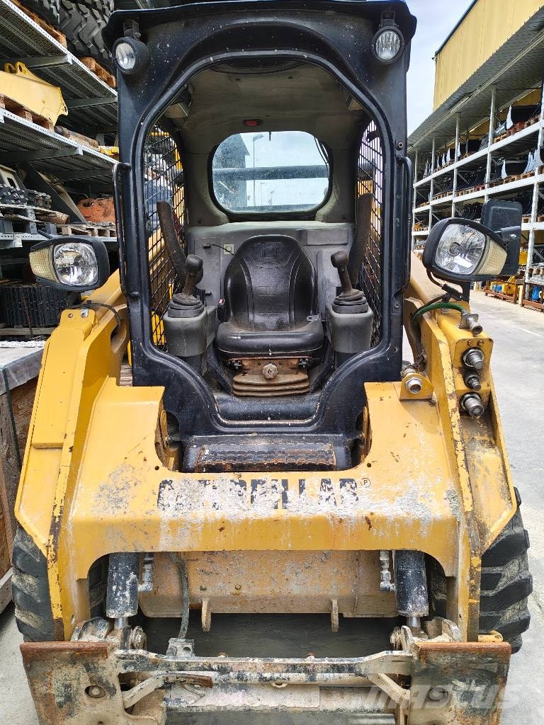 CAT 242 D Skid steer mini nakladalci