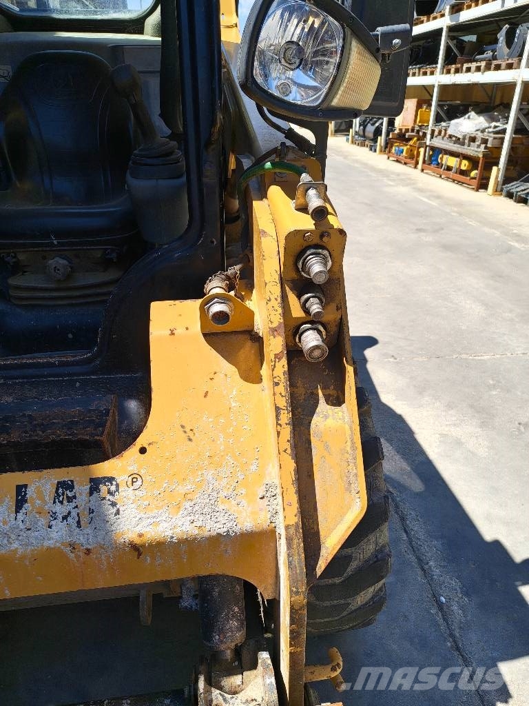 CAT 242 D Skid steer mini nakladalci