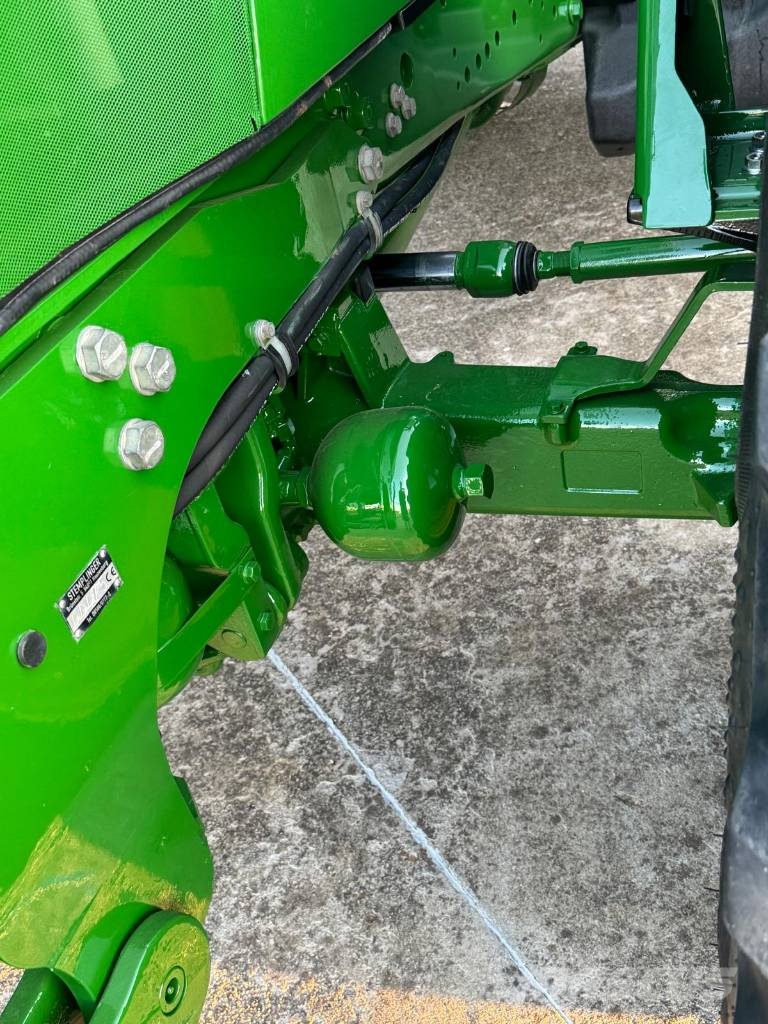 John Deere 6135R Traktorit