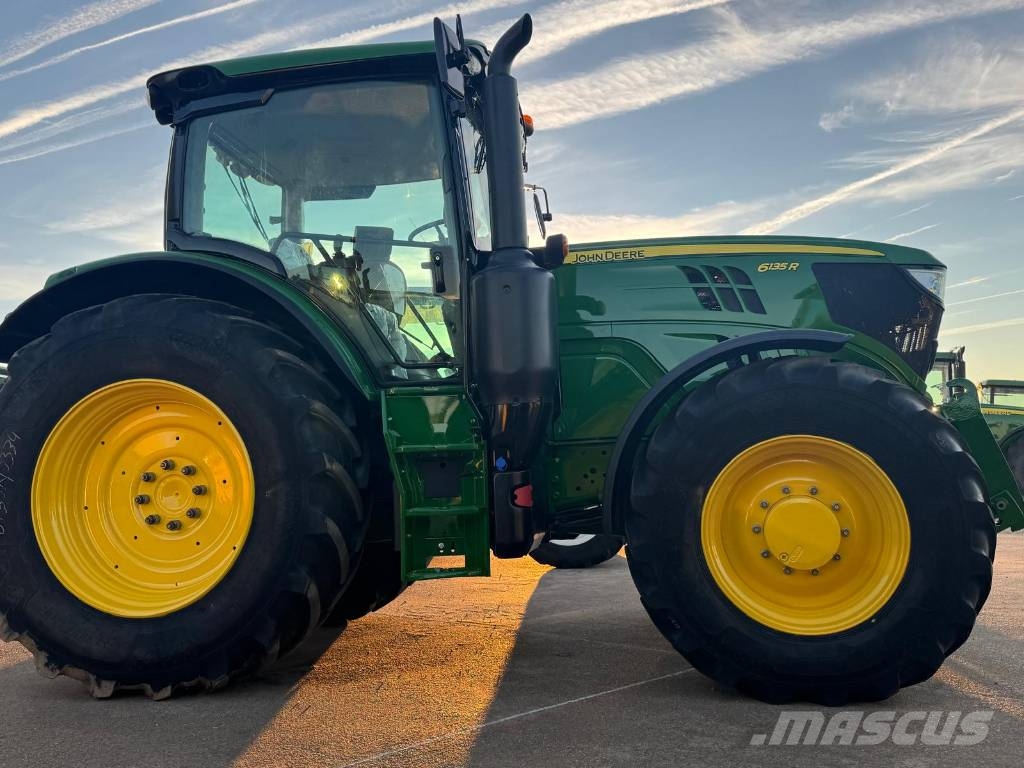 John Deere 6135R Traktorit