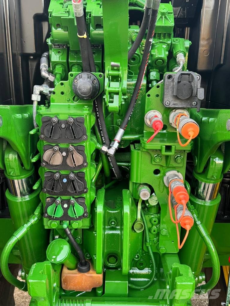 John Deere 6135R Traktorit