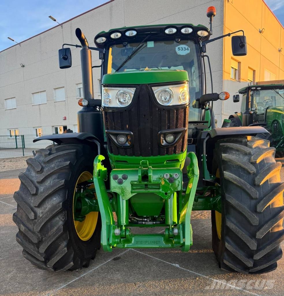 John Deere 6135R Traktorit