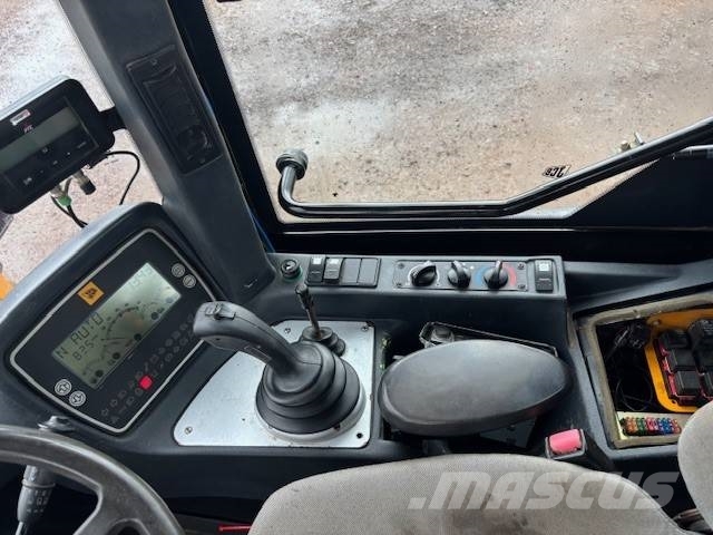 JCB 416 HT Kolesni nakladalci