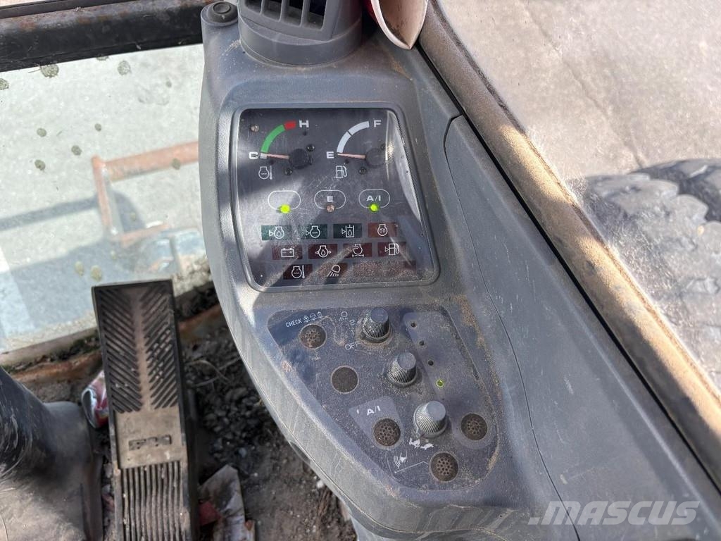Etec 813 + 5979 HR + BASKET 3rd function + EXCAVATOR 特殊挖土機/掘鑿機/挖掘機