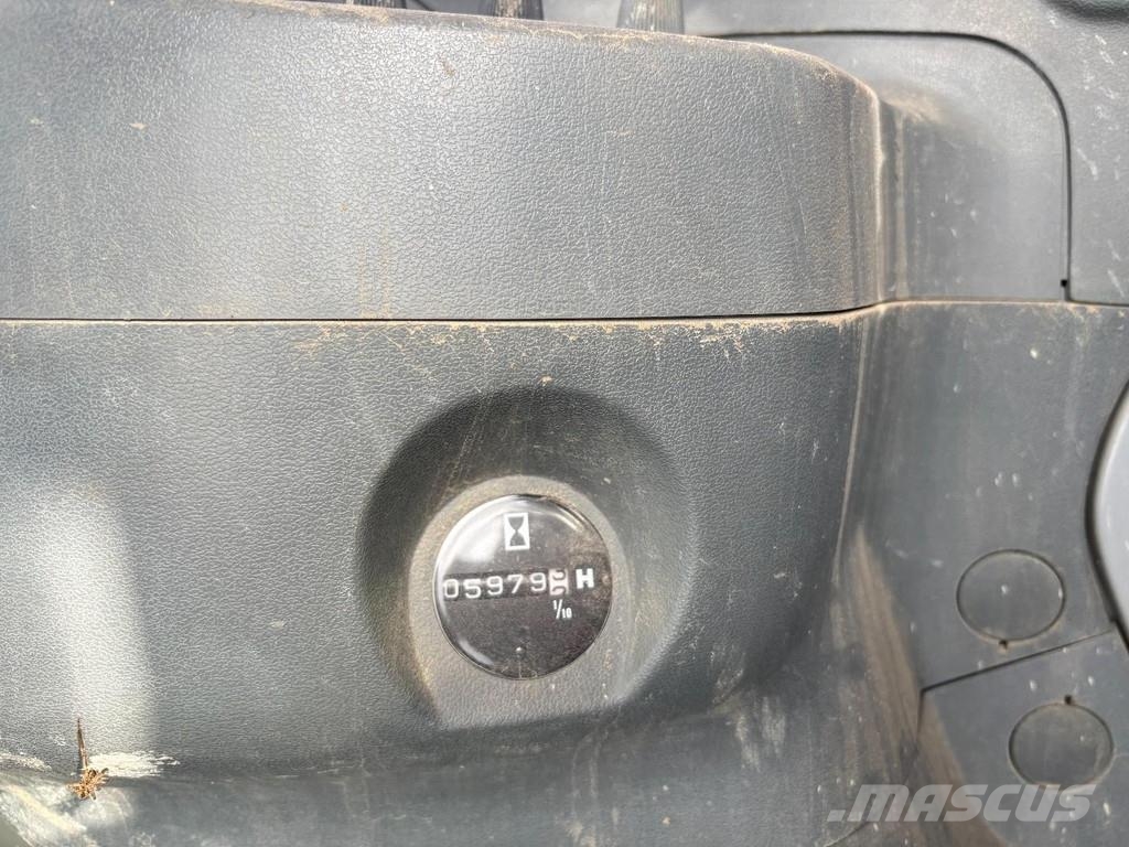 Etec 813 + 5979 HR + BASKET 3rd function + EXCAVATOR 特殊挖土機/掘鑿機/挖掘機
