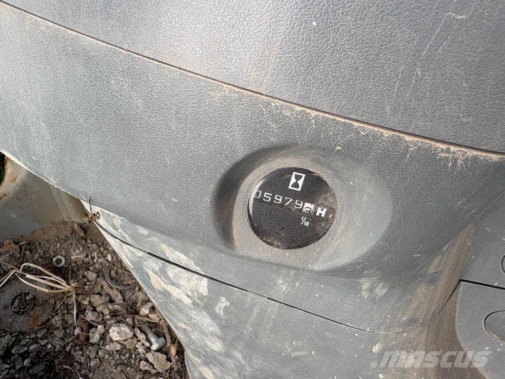 Etec 813 + 5979 HR + BASKET 3rd function + EXCAVATOR 特殊挖土機/掘鑿機/挖掘機