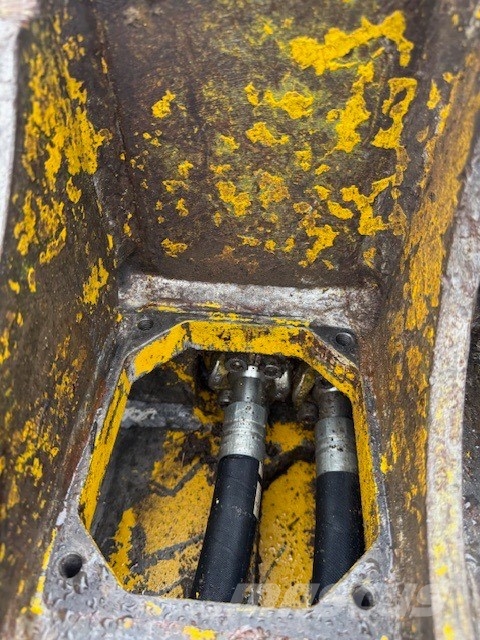 CAT KRUPP Pulveriser (Demolition Crusher ) 2600 KG Griovimo ekskavatoriai