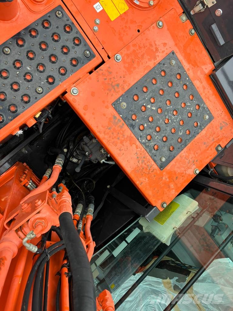 Hitachi ZX130-6 Crawler excavators
