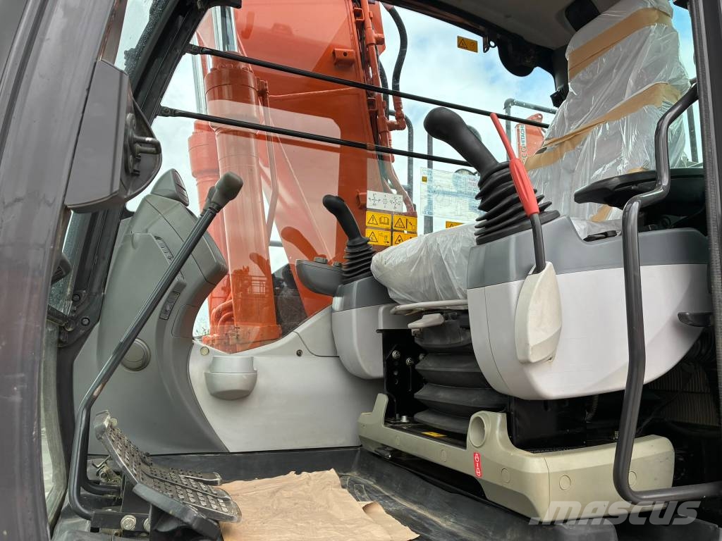 Hitachi ZX130-6 Crawler excavators