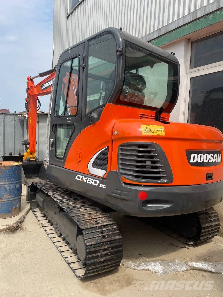 Doosan DX 60 حفارات صغيرة أقل من 7 طن (حفارات صغيرة)
