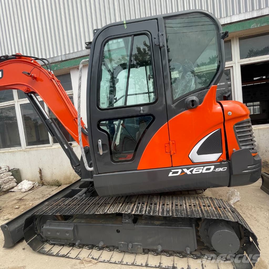 Doosan DX 60 حفارات صغيرة أقل من 7 طن (حفارات صغيرة)