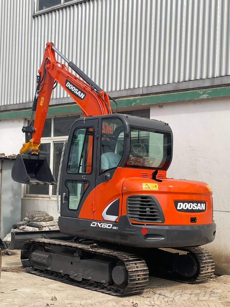 Doosan DX 60 حفارات صغيرة أقل من 7 طن (حفارات صغيرة)