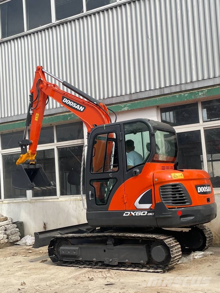 Doosan DX 60 حفارات صغيرة أقل من 7 طن (حفارات صغيرة)