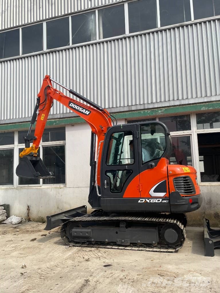 Doosan DX 60 حفارات صغيرة أقل من 7 طن (حفارات صغيرة)