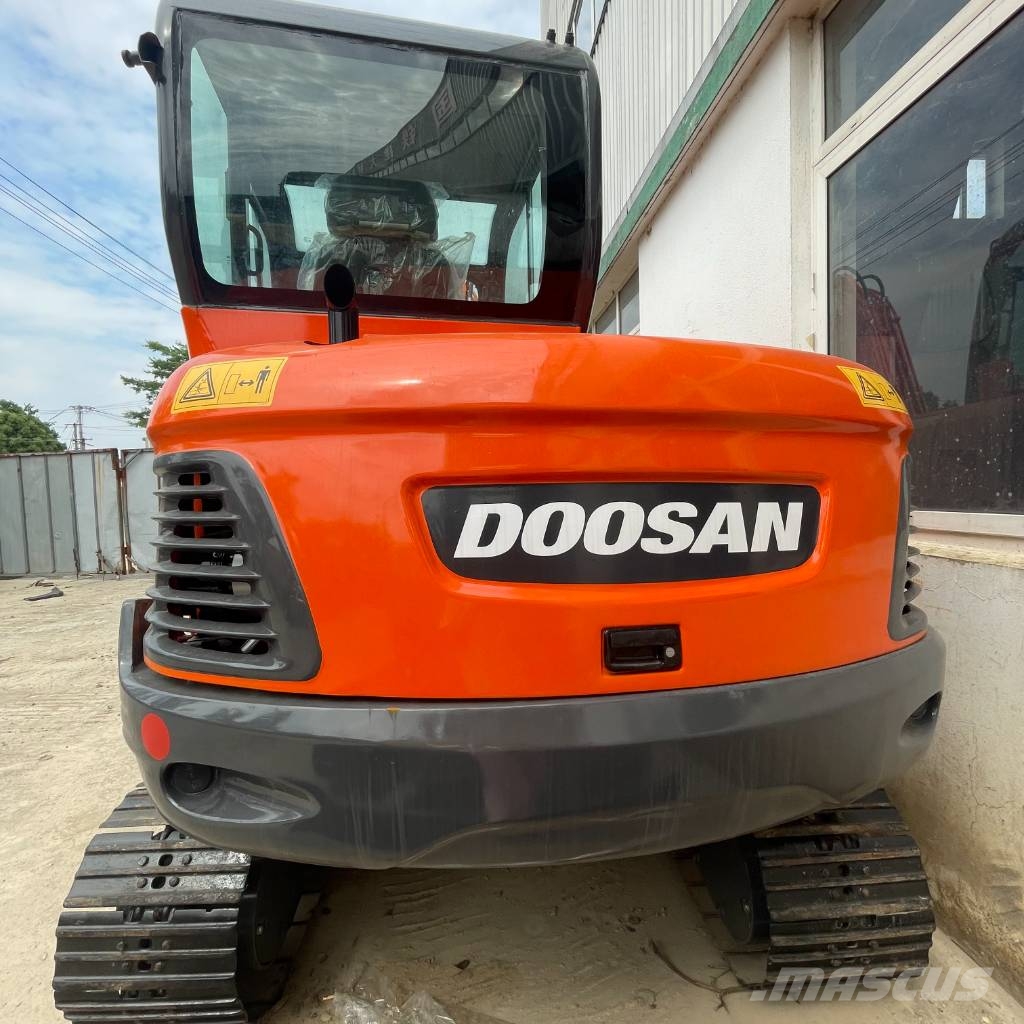 Doosan DX 60 حفارات صغيرة أقل من 7 طن (حفارات صغيرة)