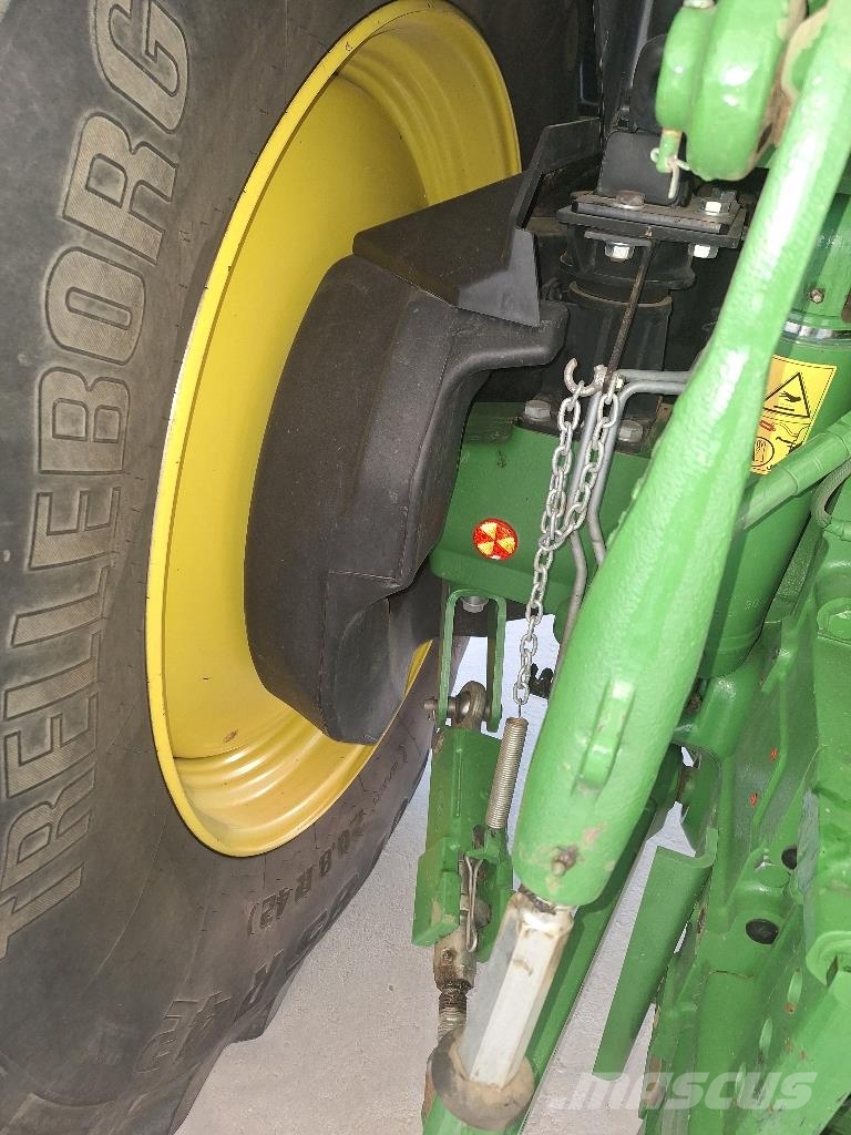 John Deere 6155R Traktori