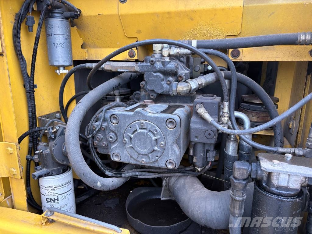 New Holland E 195 B LC حفارات زحافة