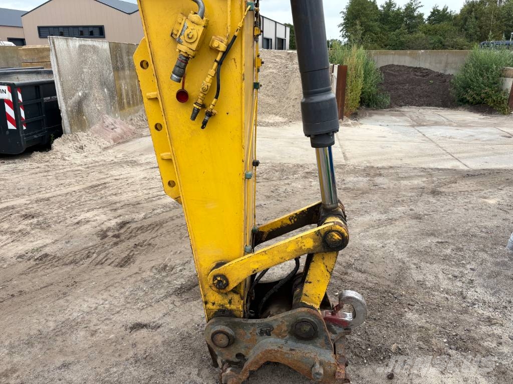 New Holland E 195 B LC حفارات زحافة