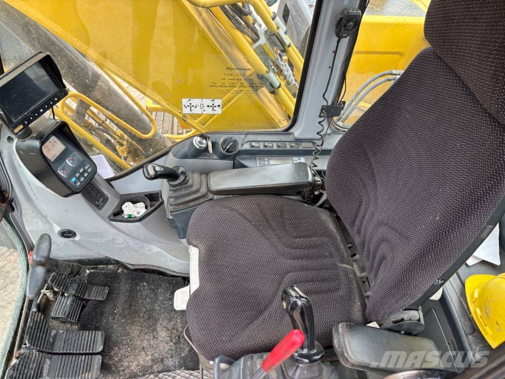 New Holland E 195 B LC حفارات زحافة