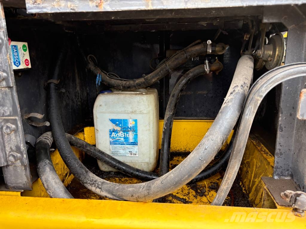 New Holland E 195 B LC حفارات زحافة