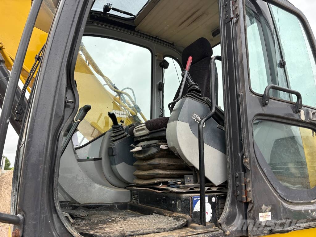 New Holland E 195 B LC حفارات زحافة
