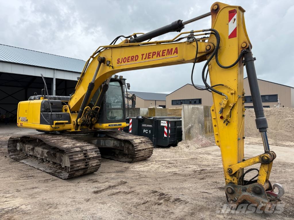 New Holland E 195 B LC حفارات زحافة