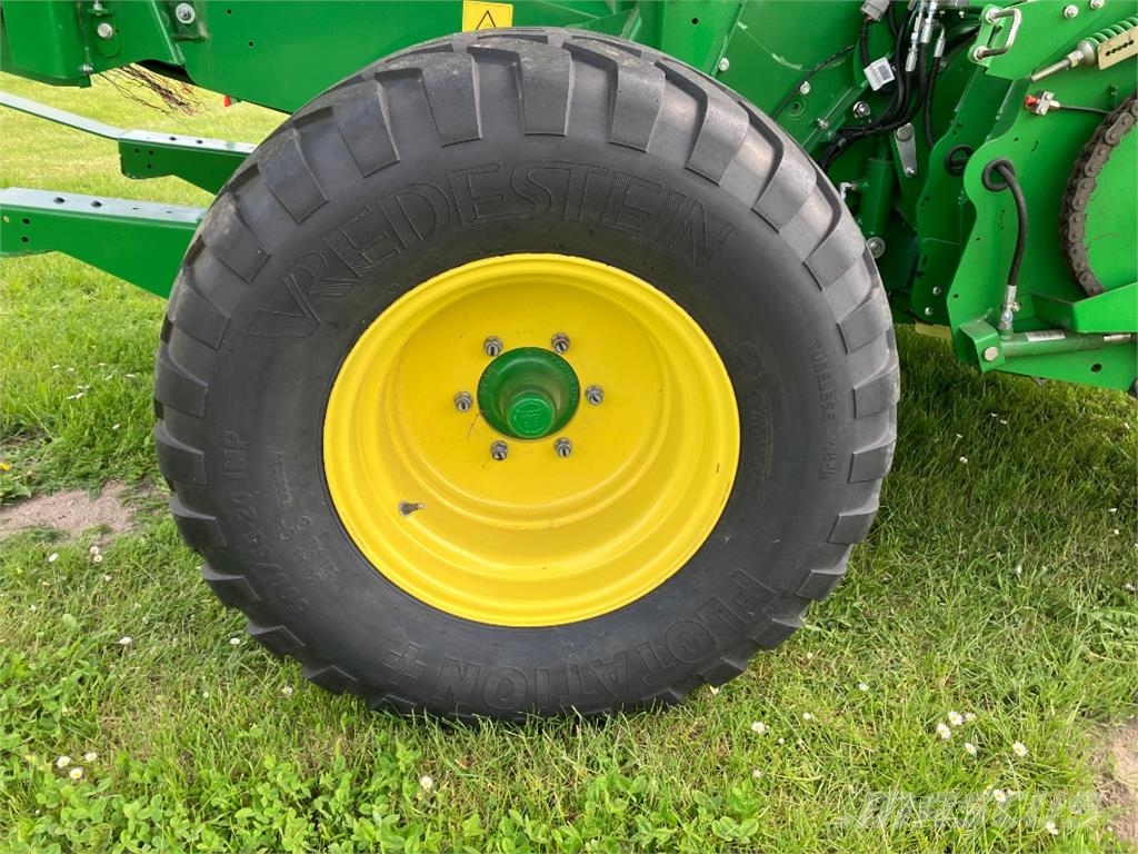 John Deere V451M Rotopresse