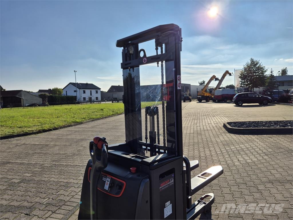 Linde L16i Zelfrijdende stapelaars
