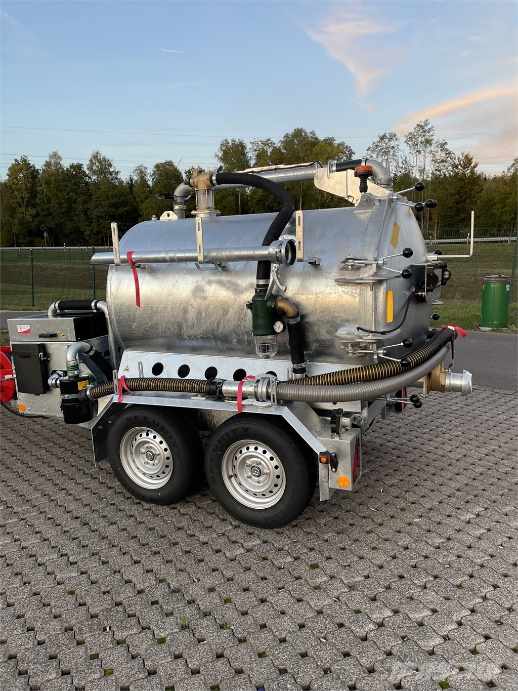 Altro-Tec GmbH M-Vac 1500 Saugfass / Vakuumfass 专用车