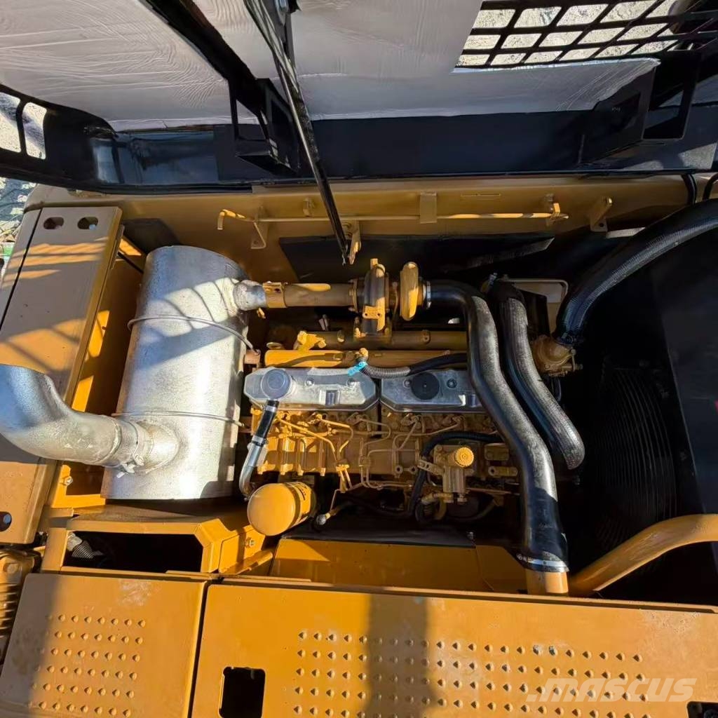 CAT CAT320D2L Közepes (midi) kotrók 7 t - 12 t
