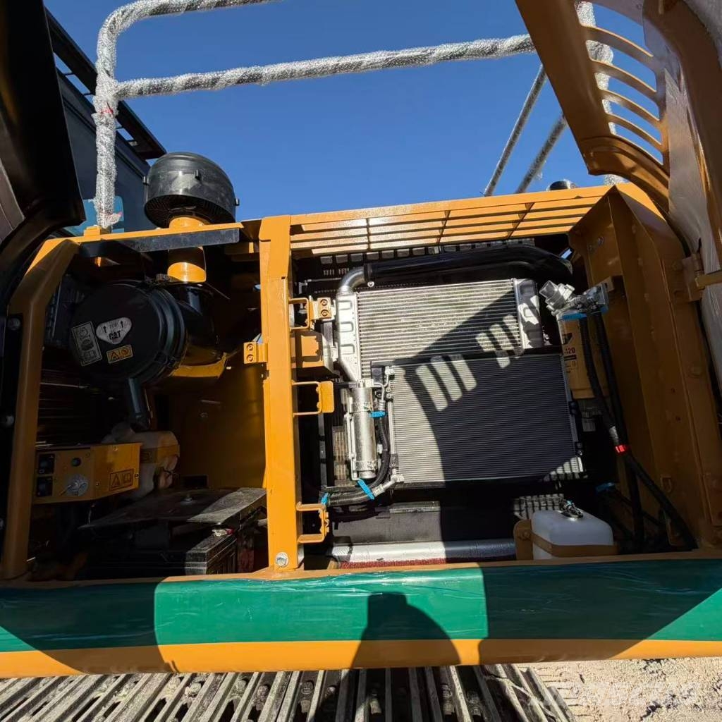 CAT CAT320D2L Közepes (midi) kotrók 7 t - 12 t