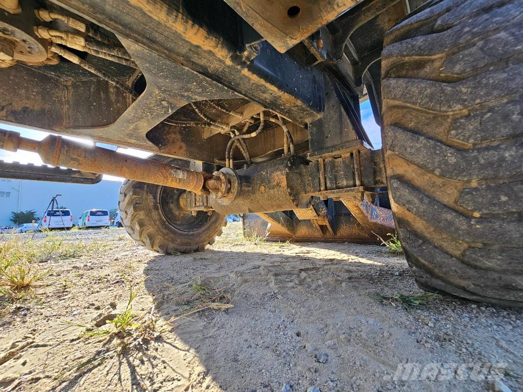 Hyundai HW 60 حفارات بعجل