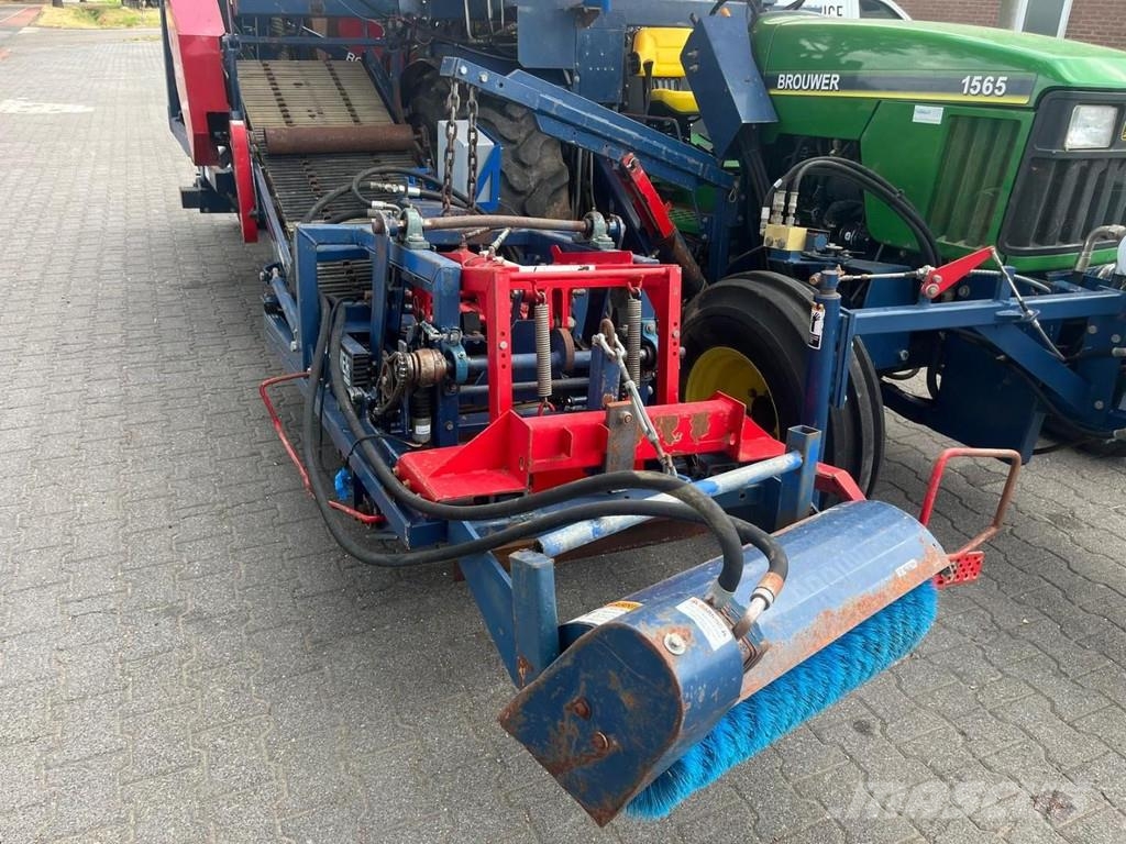  Brouwer 1565 sod harvester Rollmax 2400 Tractors