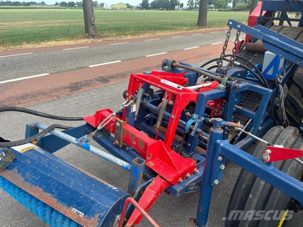  Brouwer 1565 sod harvester Rollmax 2400 Tractors
