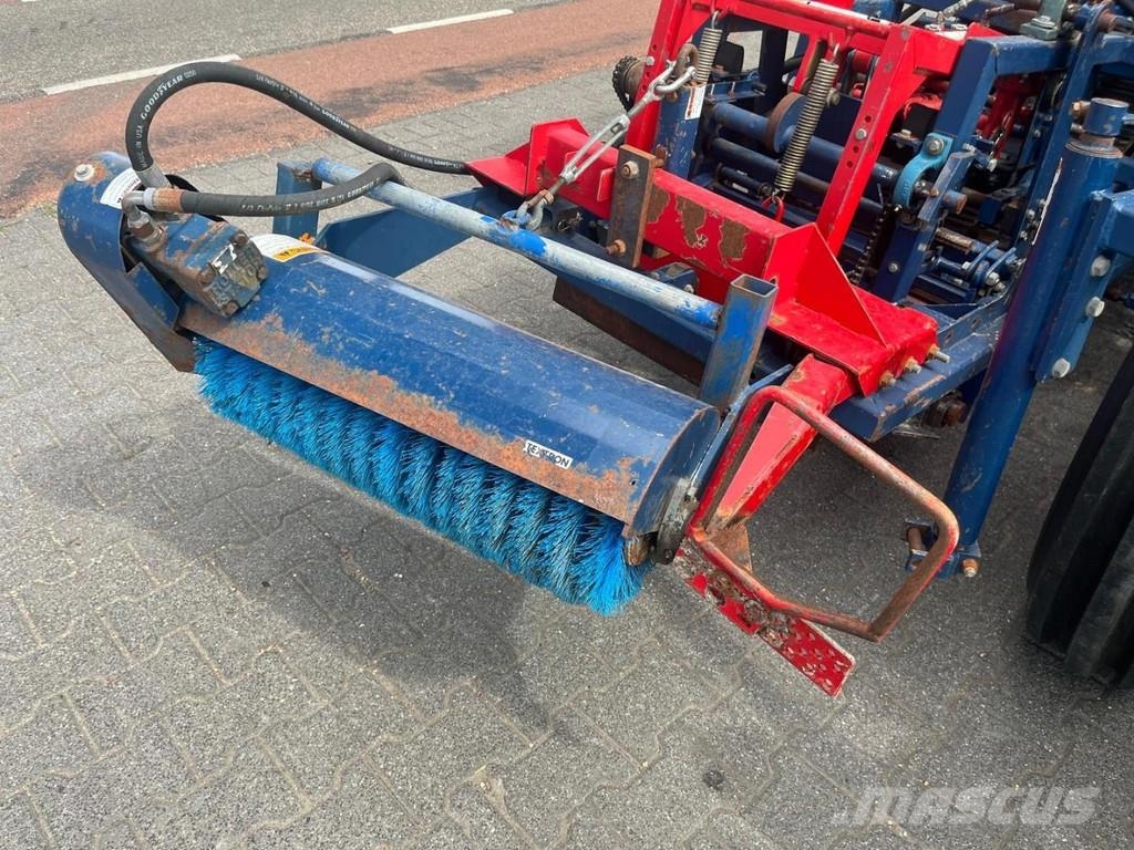  Brouwer 1565 sod harvester Rollmax 2400 Tractors