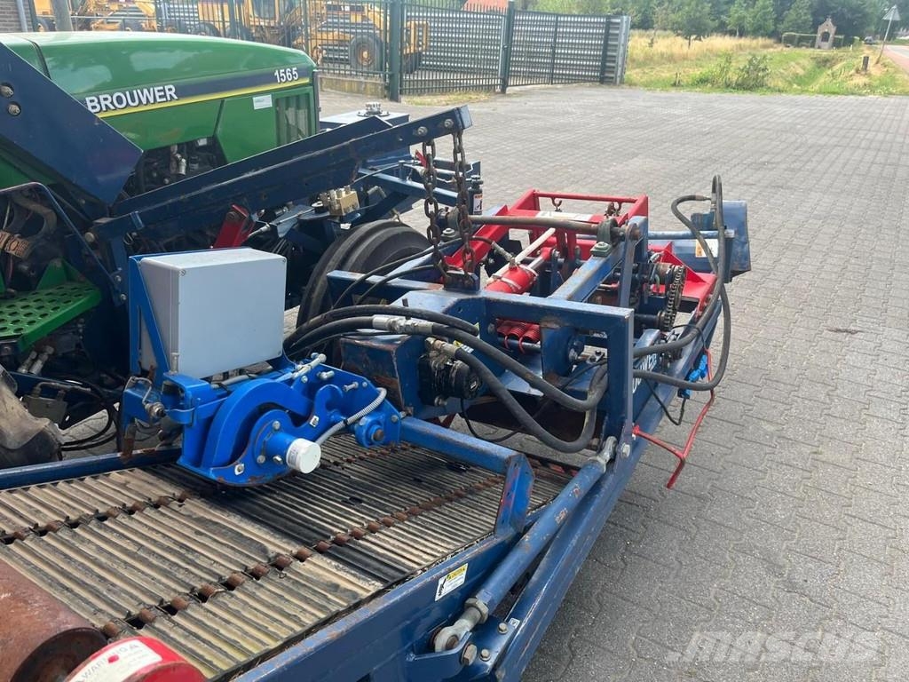  Brouwer 1565 sod harvester Rollmax 2400 Tractors