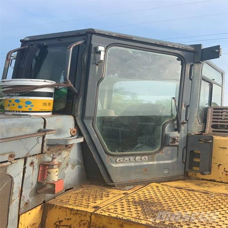 Komatsu D 375 A-5 Crawler dozers