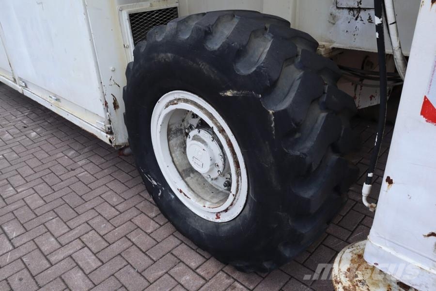 Liftlux SL320-30DS Diesel, 4x4 Drive, 34m Working Height, Žirkliniai keltuvai