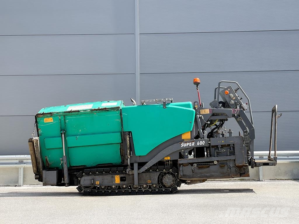 Vögele SUPER 600 Машини за асфалт