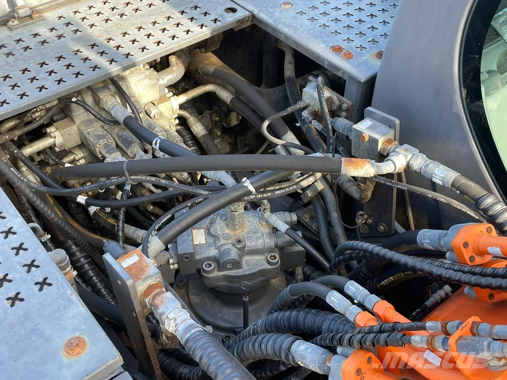 Doosan DX255LC-5 حفارات زحافة