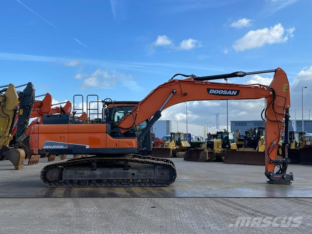 Doosan DX255LC-5 حفارات زحافة